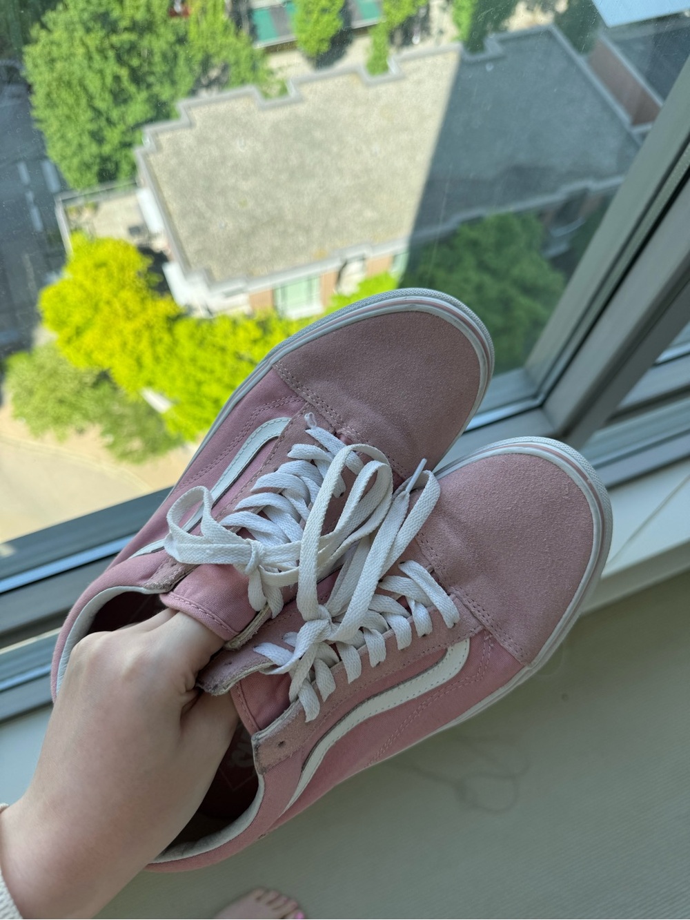 BARELY WORN Pink Low-Top Old Skool Pink Vans with White Stripe - Picture 3 of 5